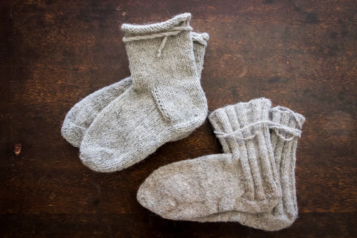 Comparing Nalbinding and Knitting: did knitting come from&nbsp;nalbinding?